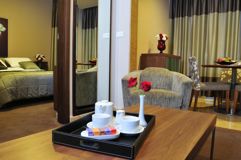 City Suite Hotel Beirut Esterno foto