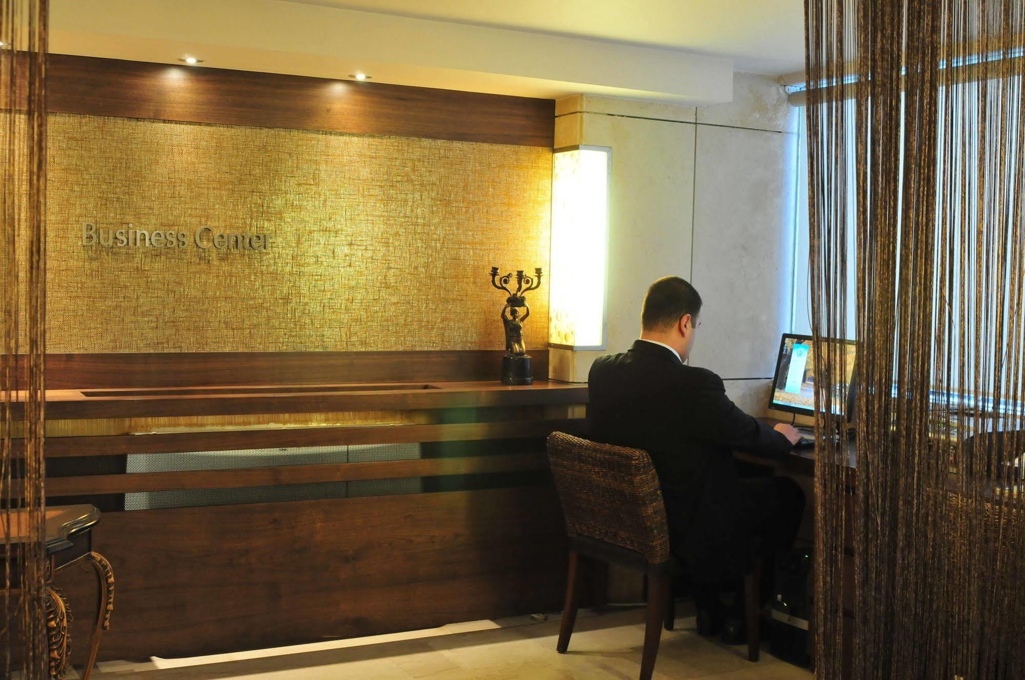 City Suite Hotel Beirut Esterno foto