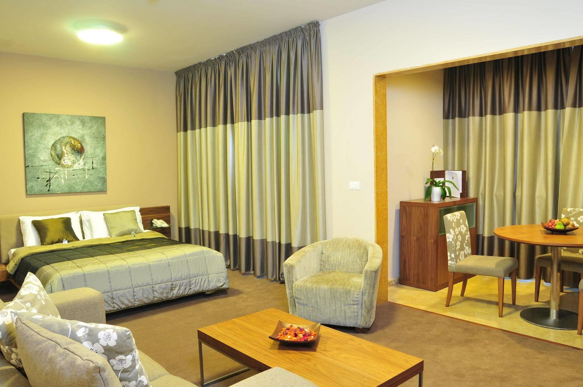 City Suite Hotel Beirut Esterno foto