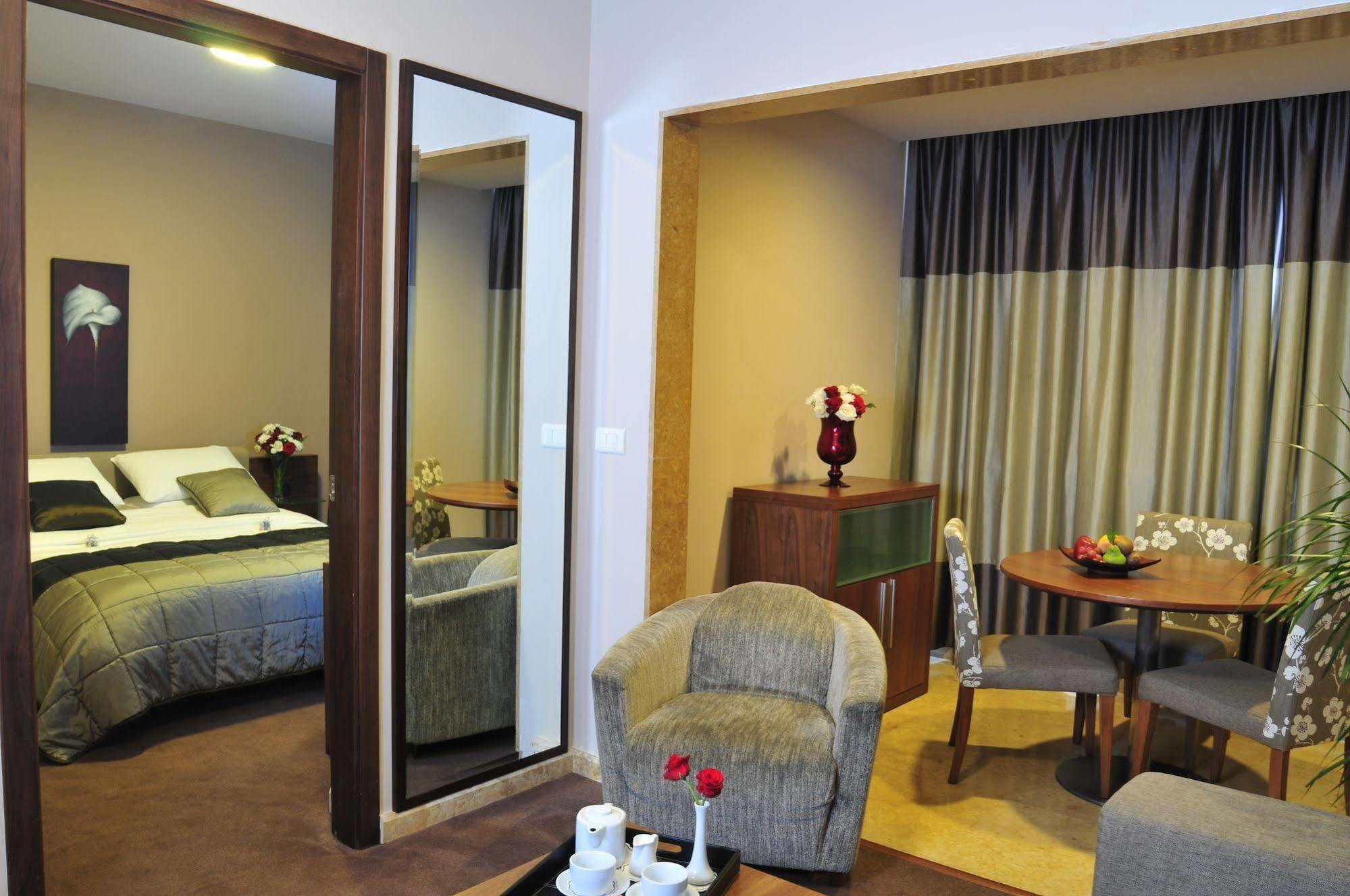 City Suite Hotel Beirut Esterno foto